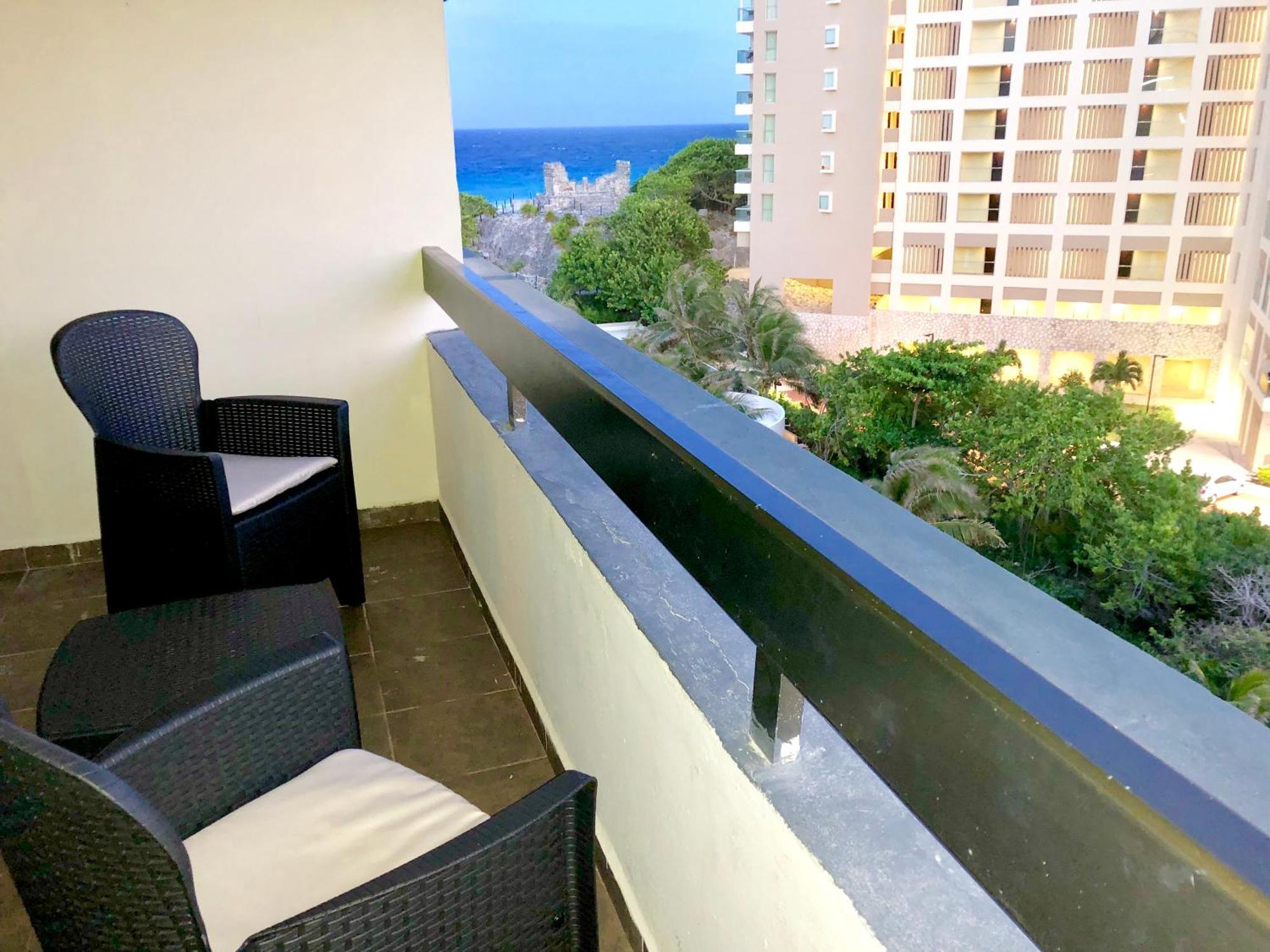 Condo In Ocean Front Resort 칸쿤 객실 사진