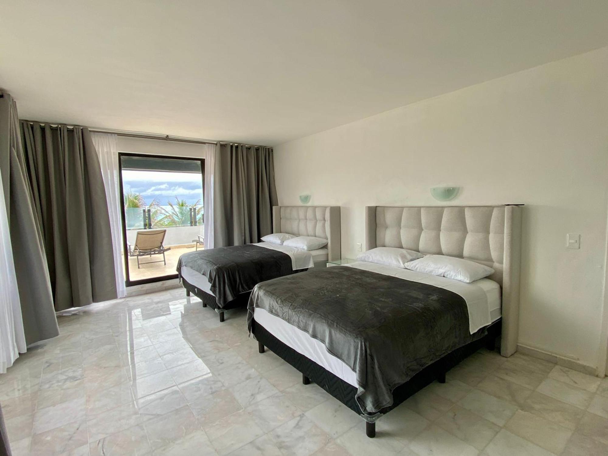 Condo In Ocean Front Resort 칸쿤 객실 사진