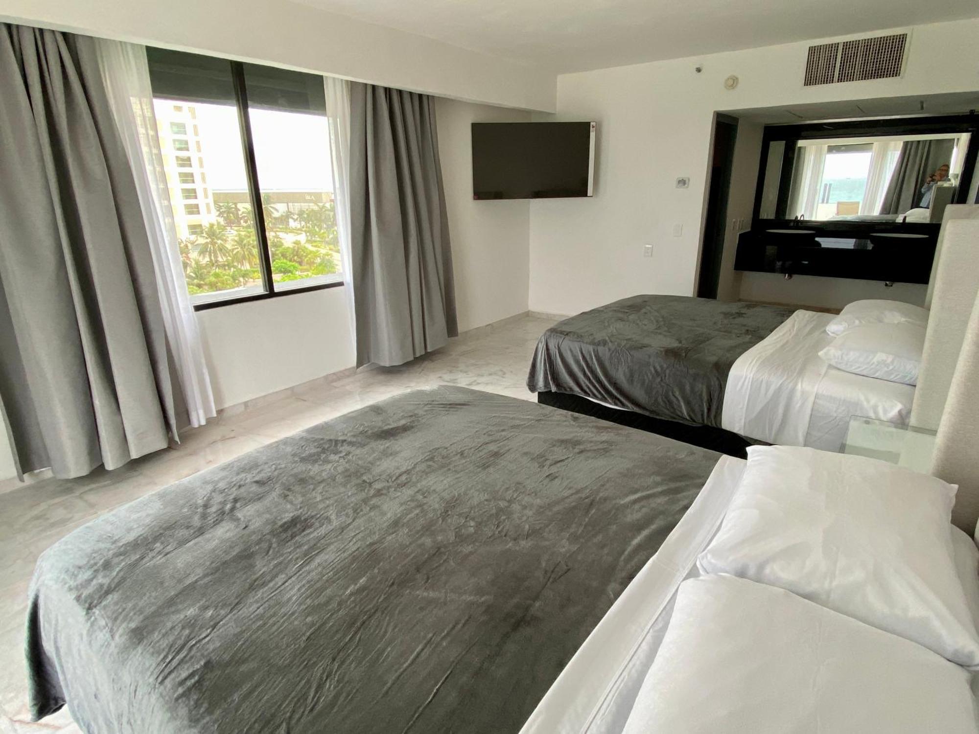 Condo In Ocean Front Resort 칸쿤 객실 사진