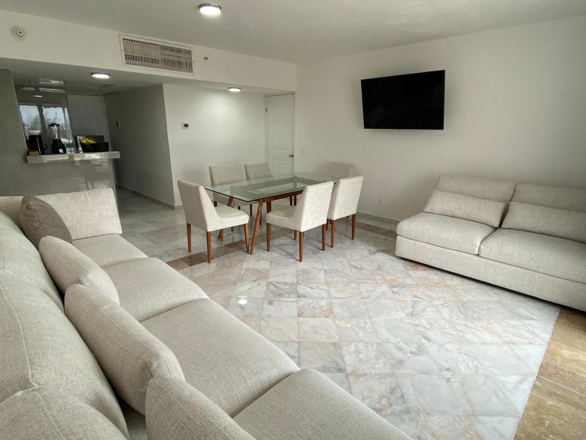 Condo In Ocean Front Resort 칸쿤 객실 사진