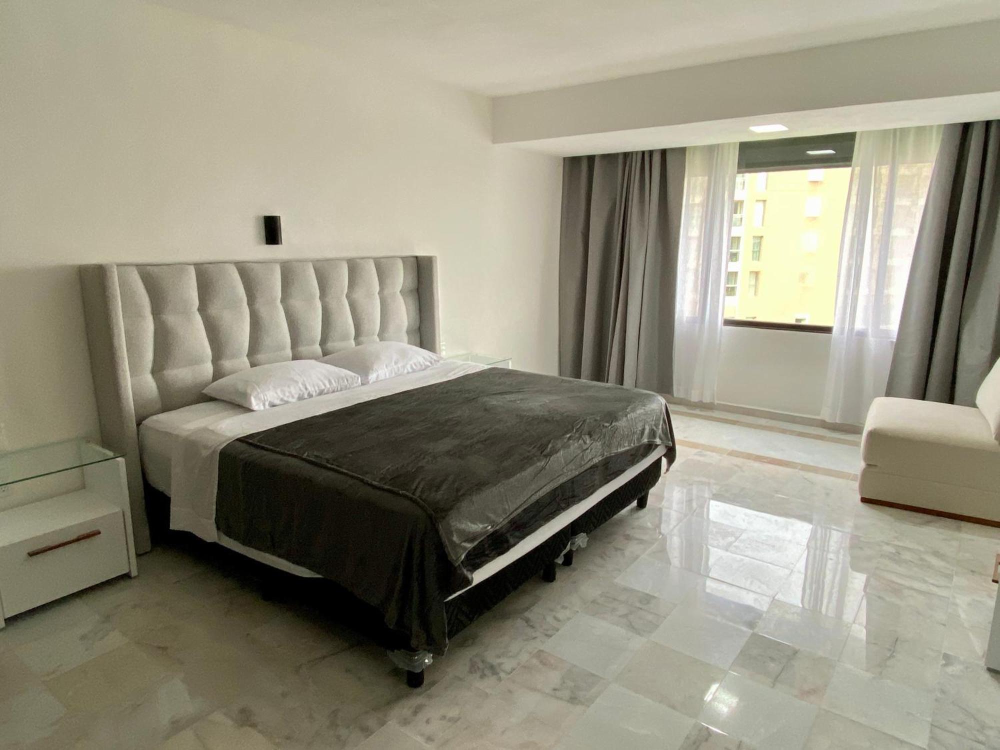 Condo In Ocean Front Resort 칸쿤 객실 사진