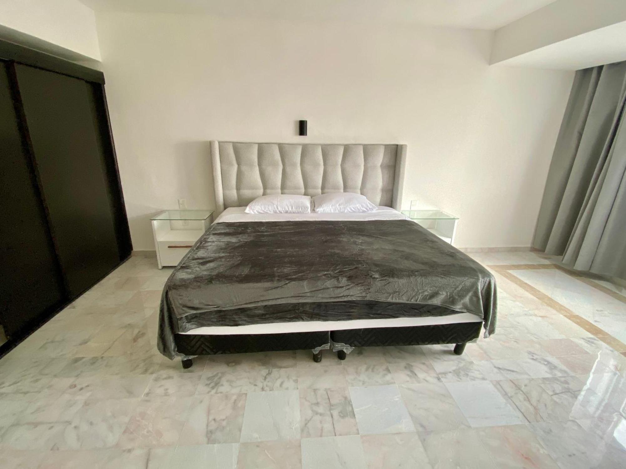 Condo In Ocean Front Resort 칸쿤 객실 사진