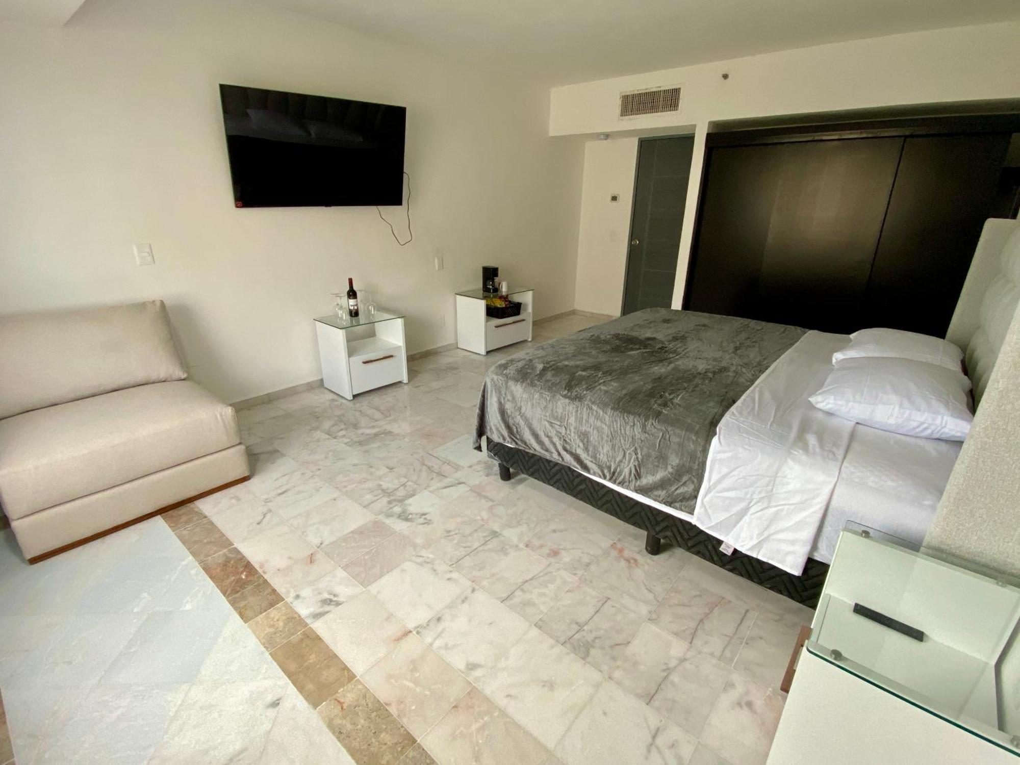 Condo In Ocean Front Resort 칸쿤 객실 사진